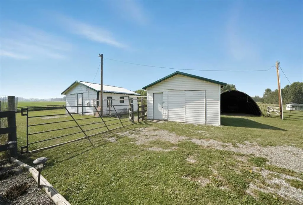 390050 RANGE ROAD 8-4