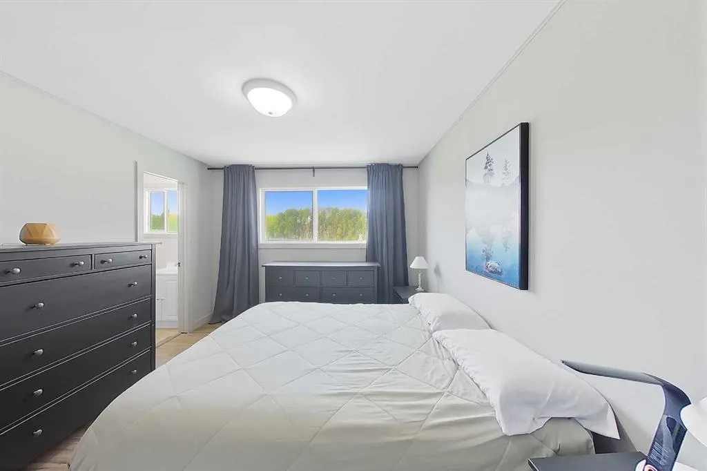 390050 RANGE ROAD 8-4