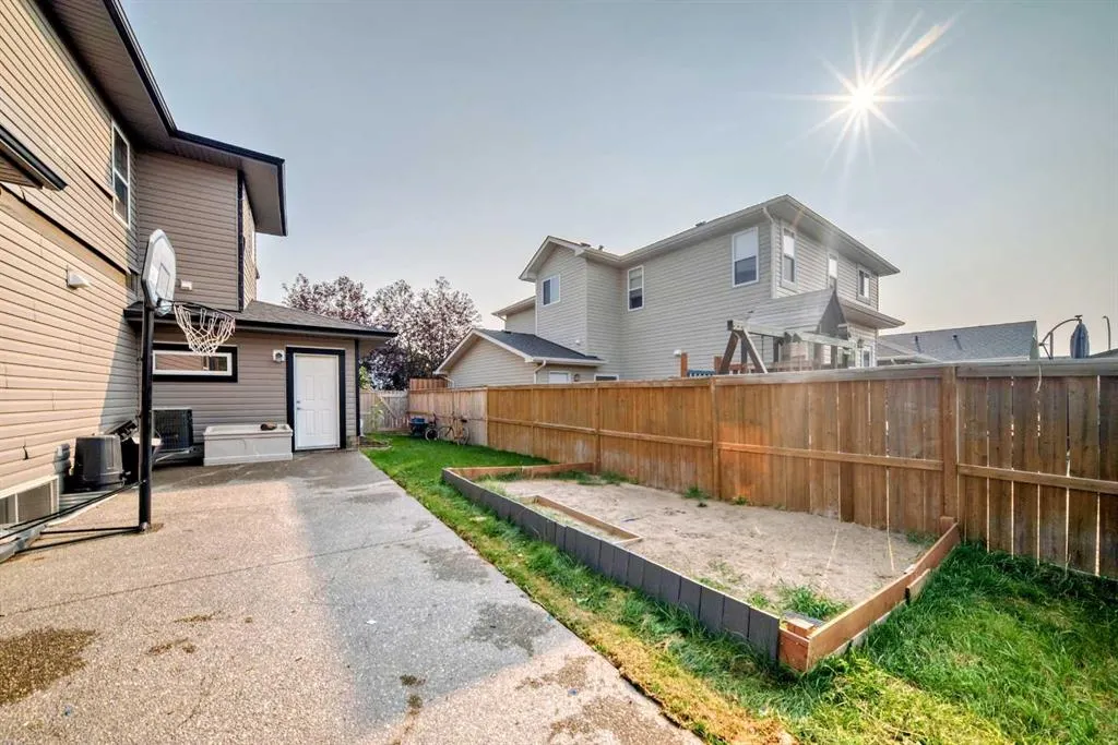 332 Ranch Close
