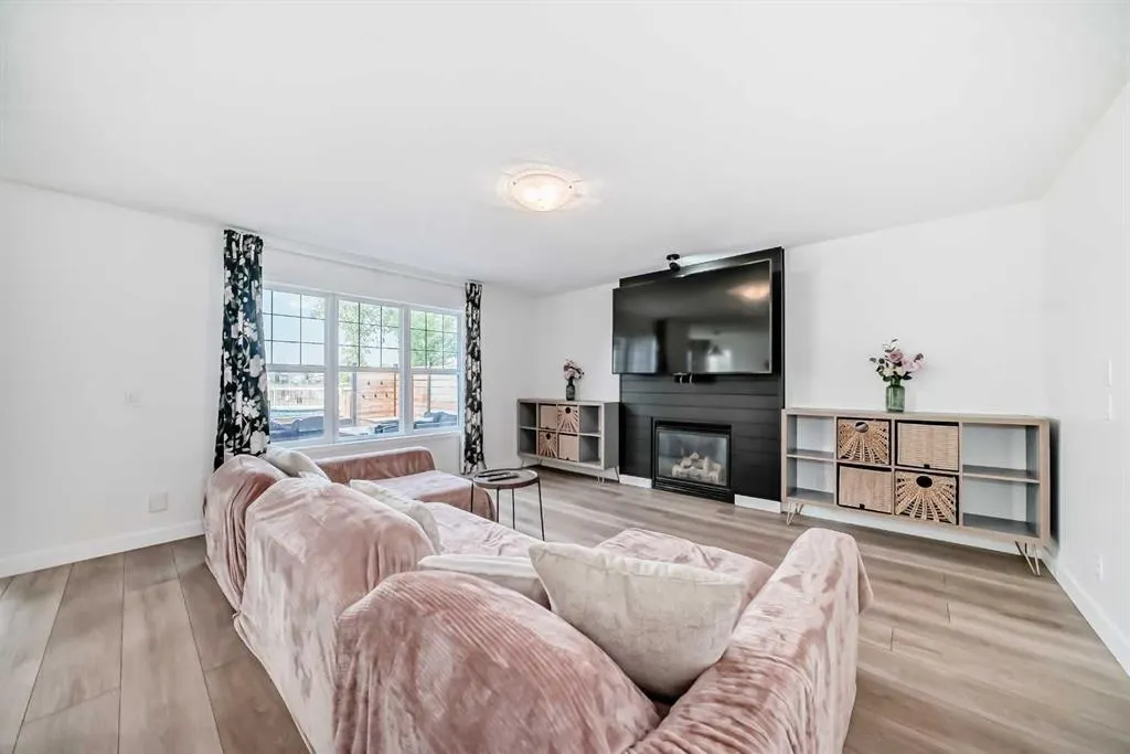 332 Ranch Close