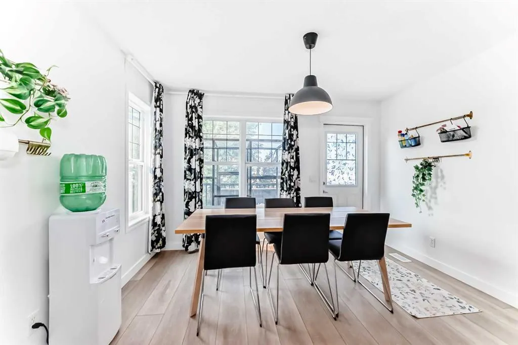 332 Ranch Close