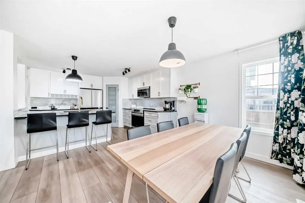 332 Ranch Close
