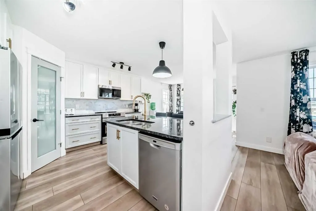 332 Ranch Close