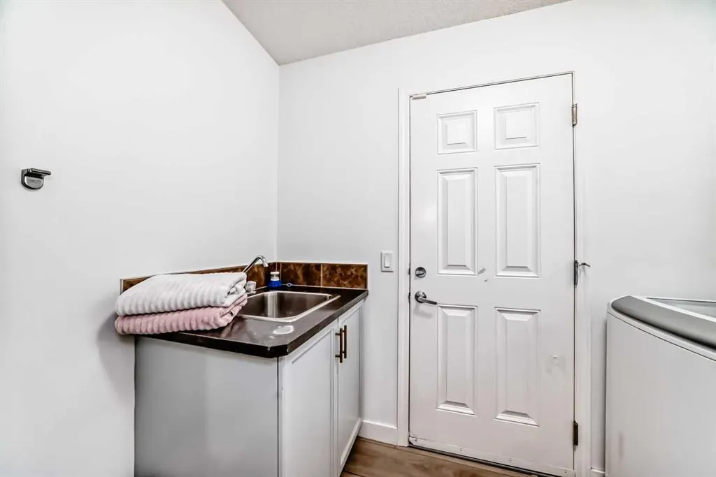 332 Ranch Close