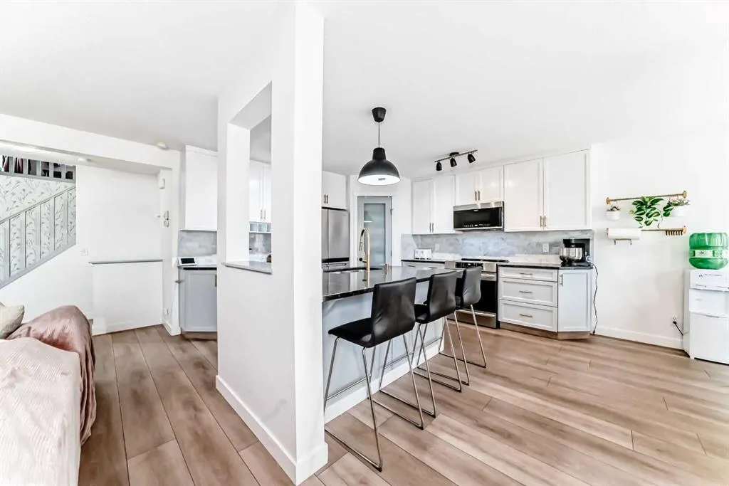 332 Ranch Close
