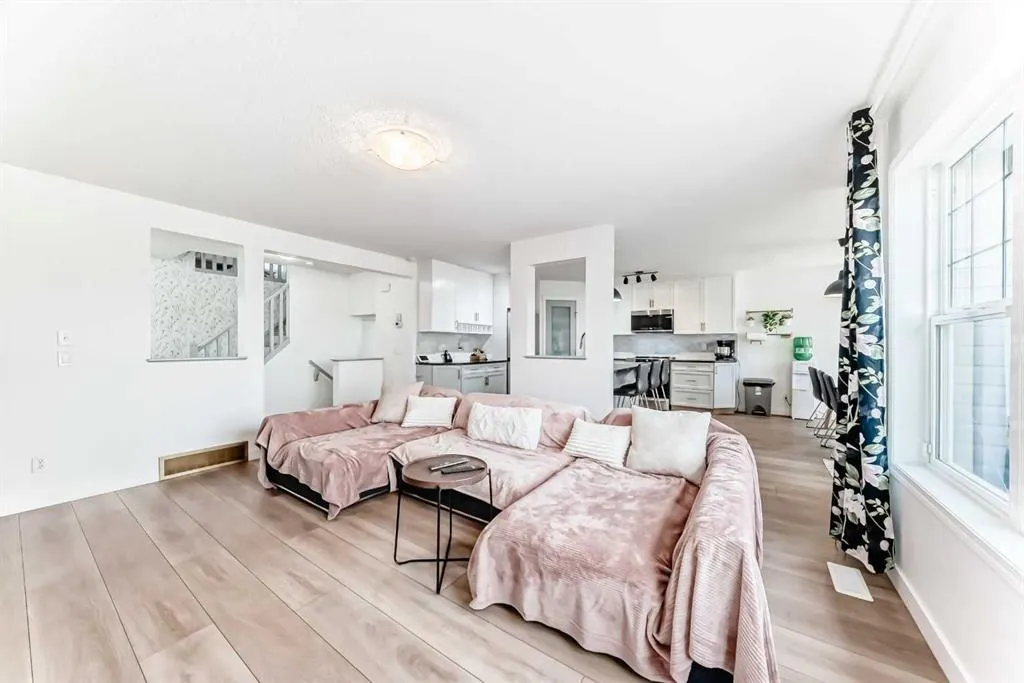 332 Ranch Close