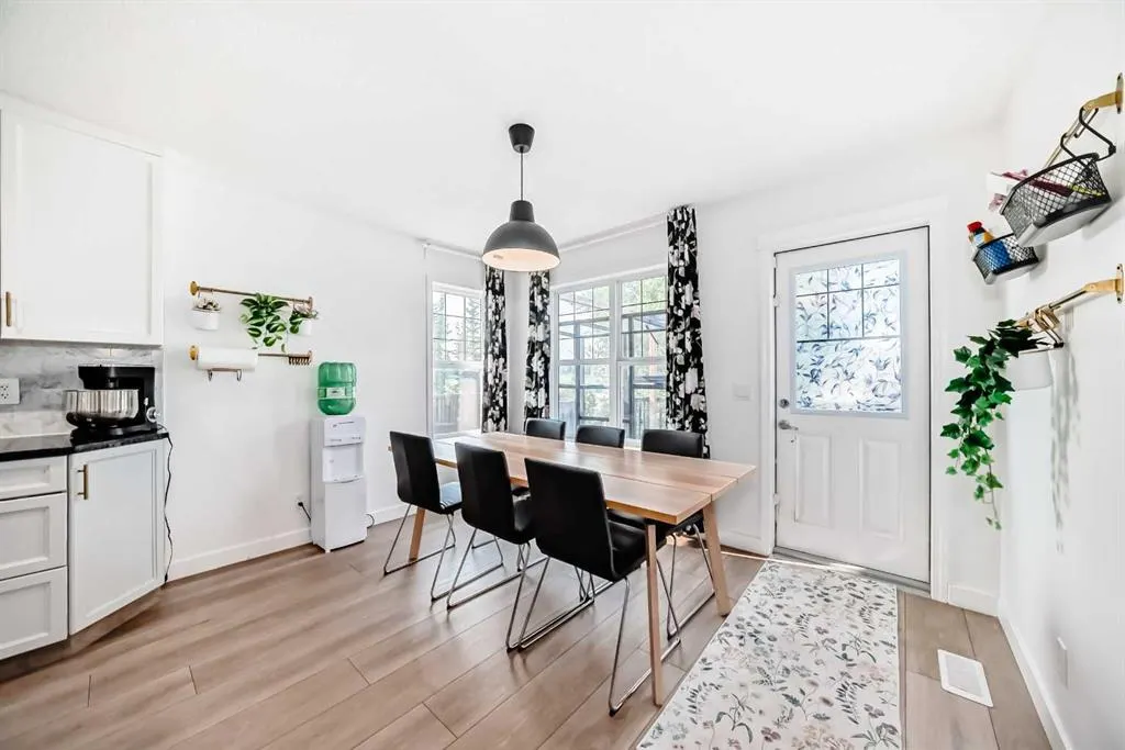 332 Ranch Close