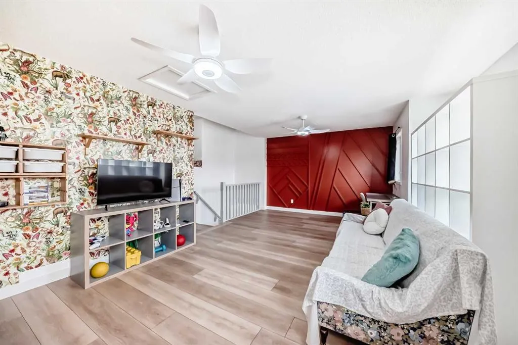 332 Ranch Close