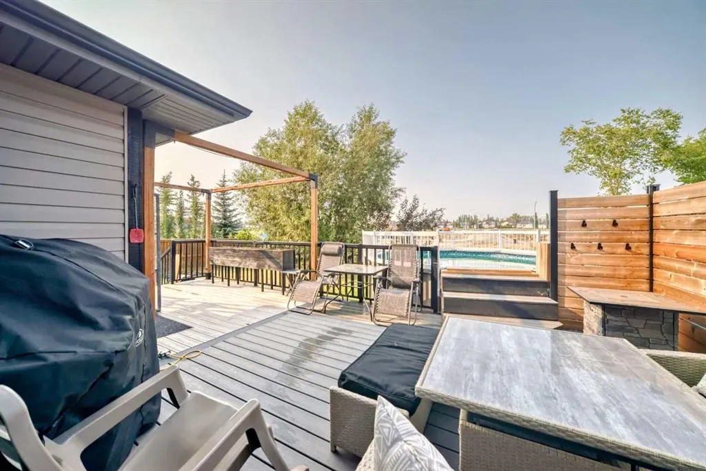 332 Ranch Close