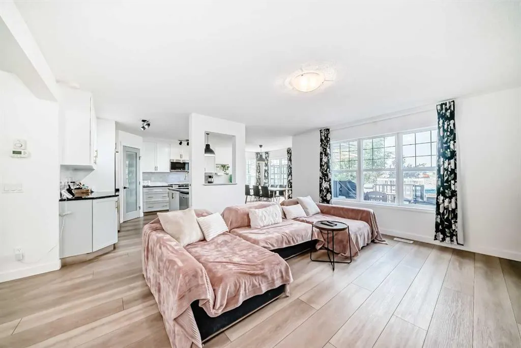 332 Ranch Close