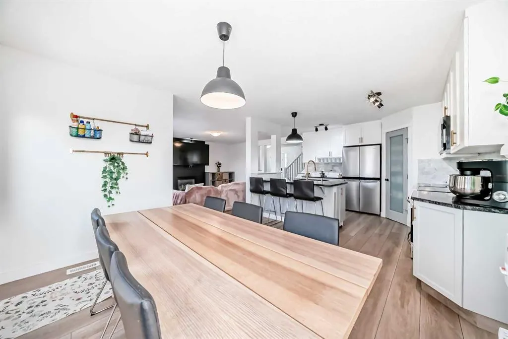 332 Ranch Close