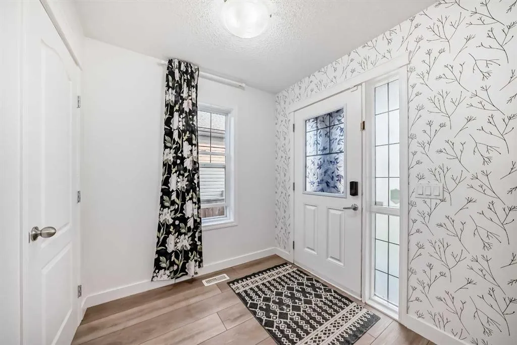 332 Ranch Close