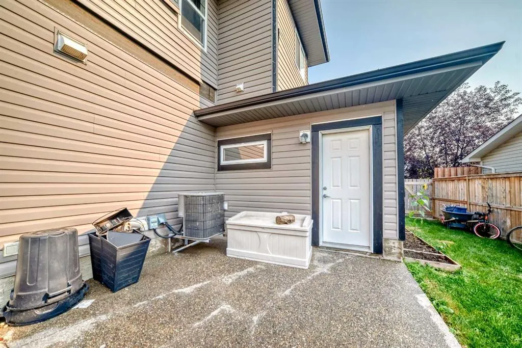332 Ranch Close