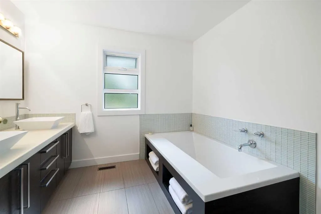 28 Glamorgan Drive SW