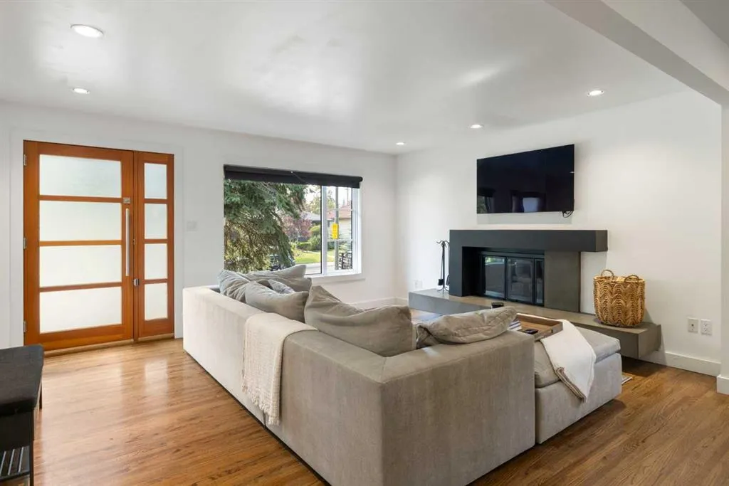 28 Glamorgan Drive SW