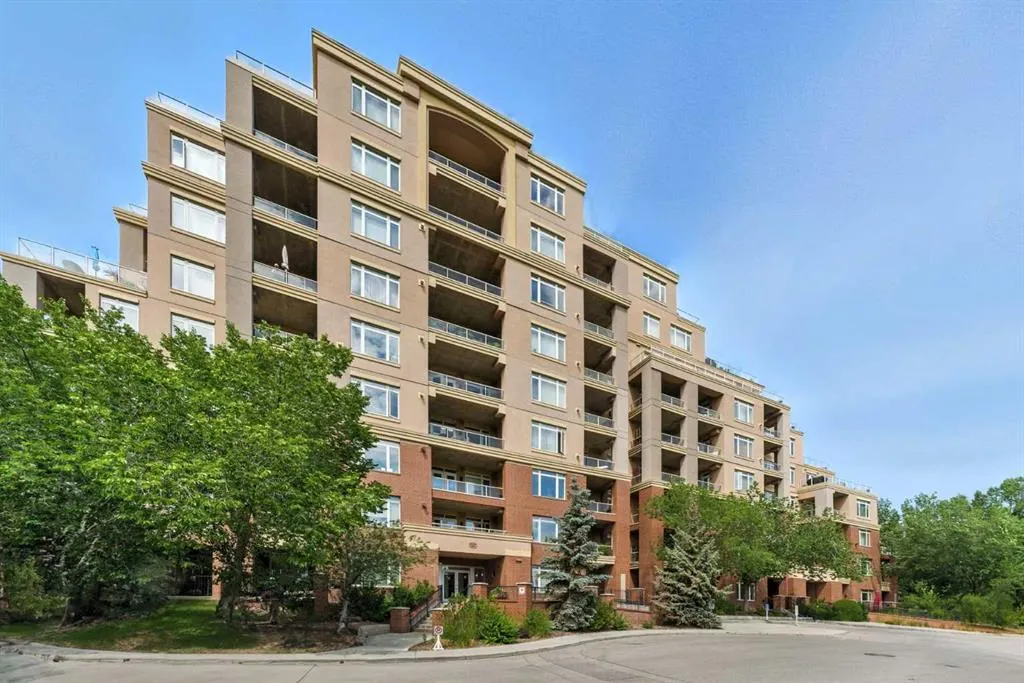 24 Hemlock Crescent SW, #3203