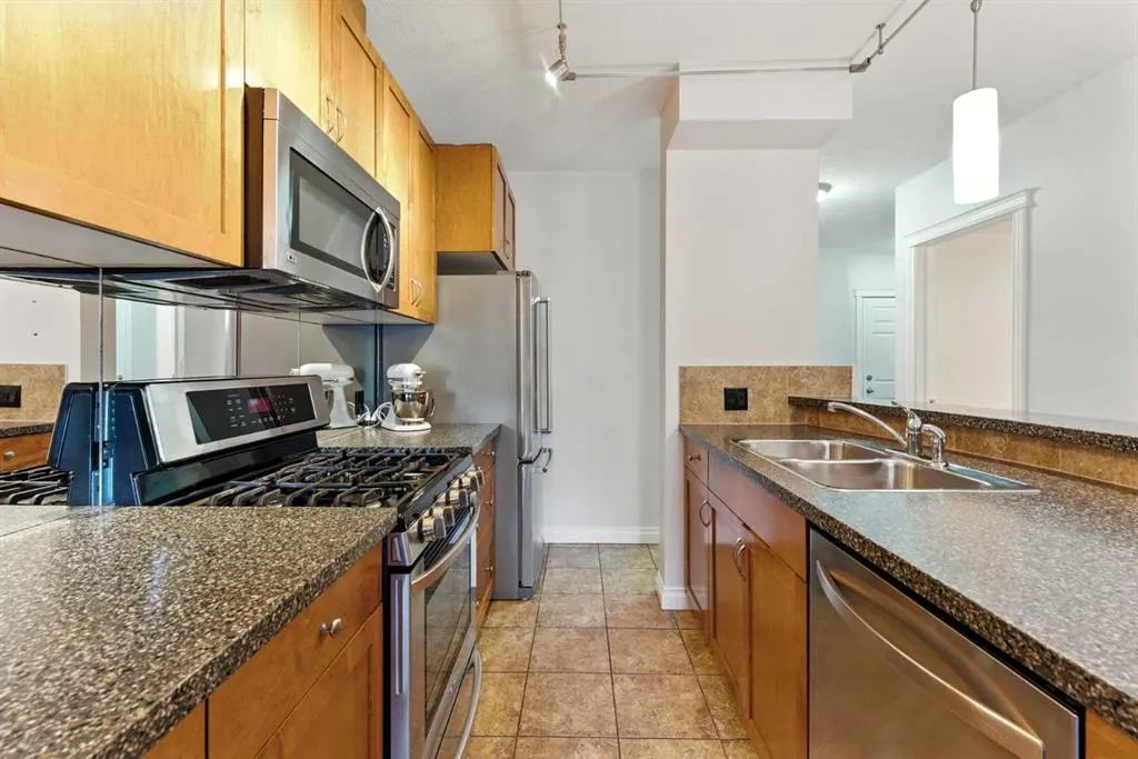 24 Hemlock Crescent SW, #3203
