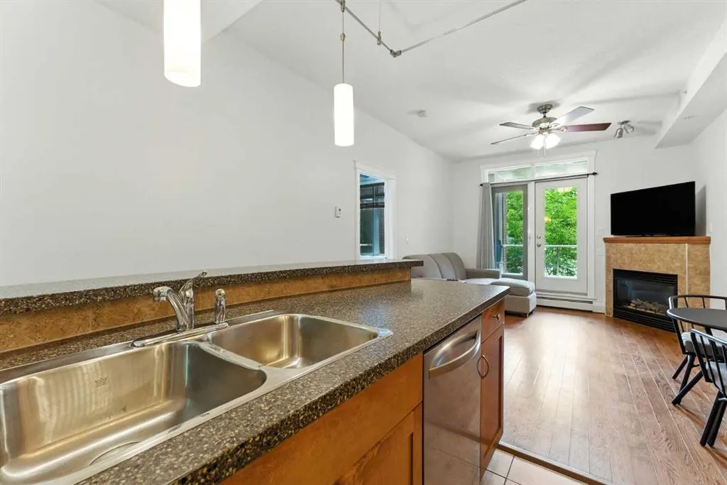 24 Hemlock Crescent SW, #3203