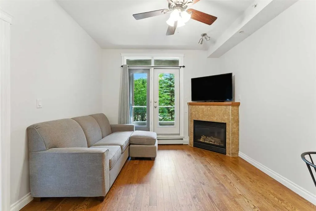 24 Hemlock Crescent SW, #3203