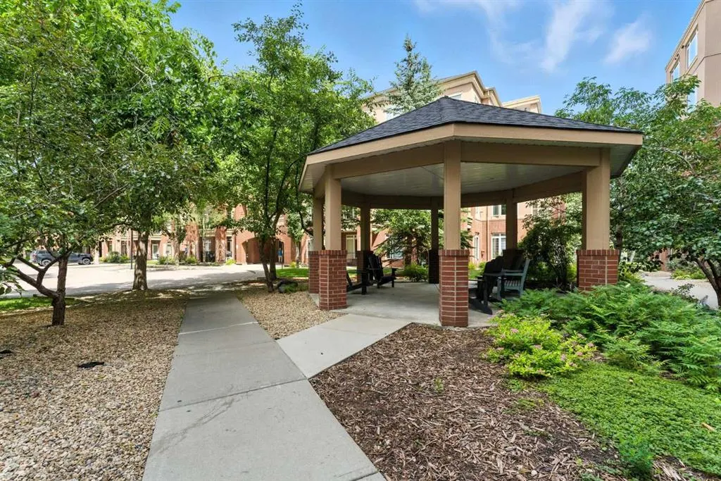 24 Hemlock Crescent SW, #3203