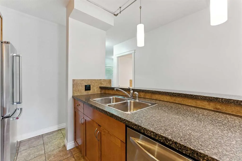 24 Hemlock Crescent SW, #3203