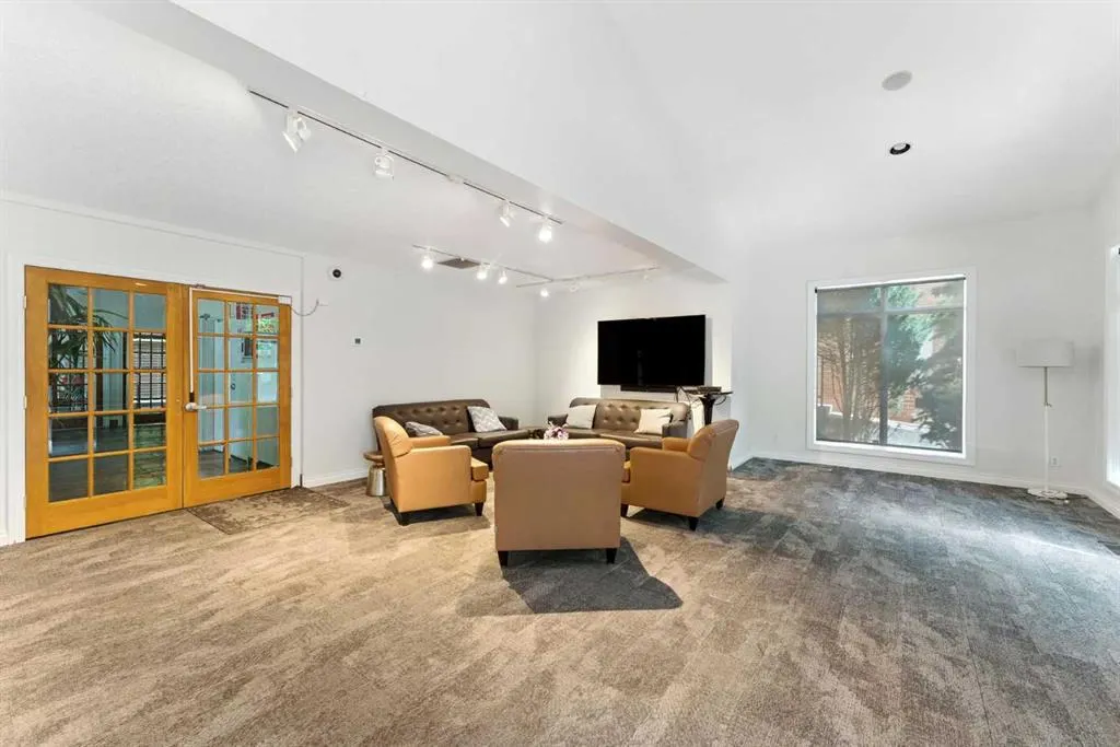 24 Hemlock Crescent SW, #3203