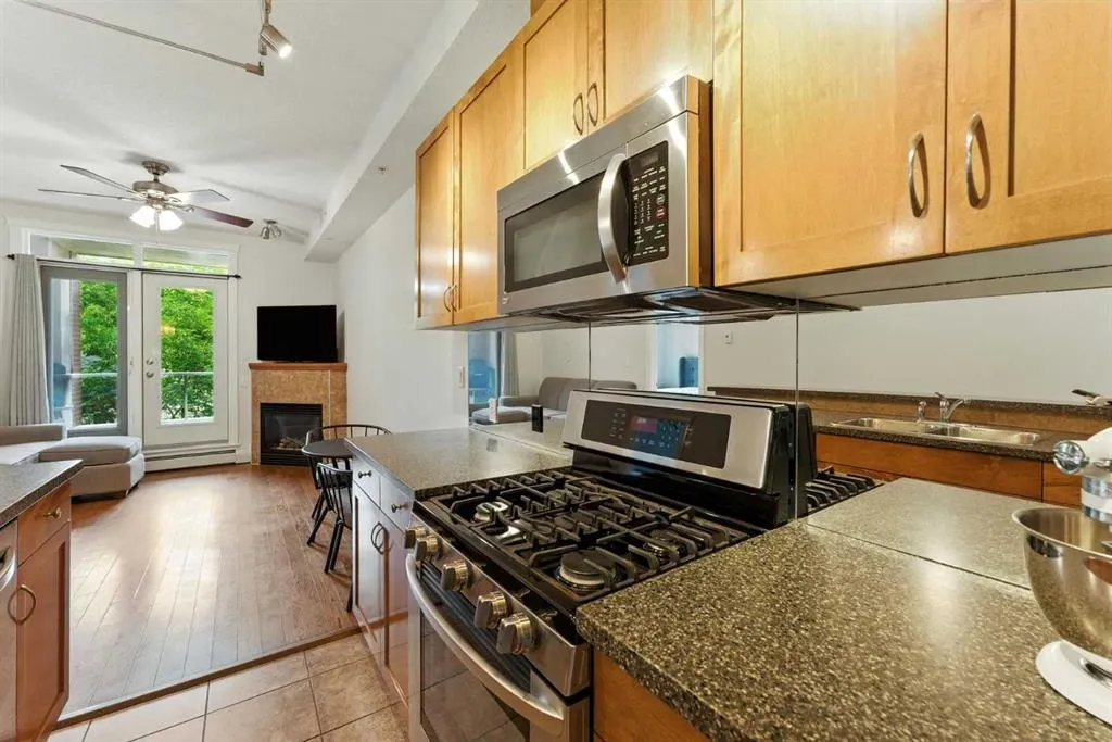 24 Hemlock Crescent SW, #3203