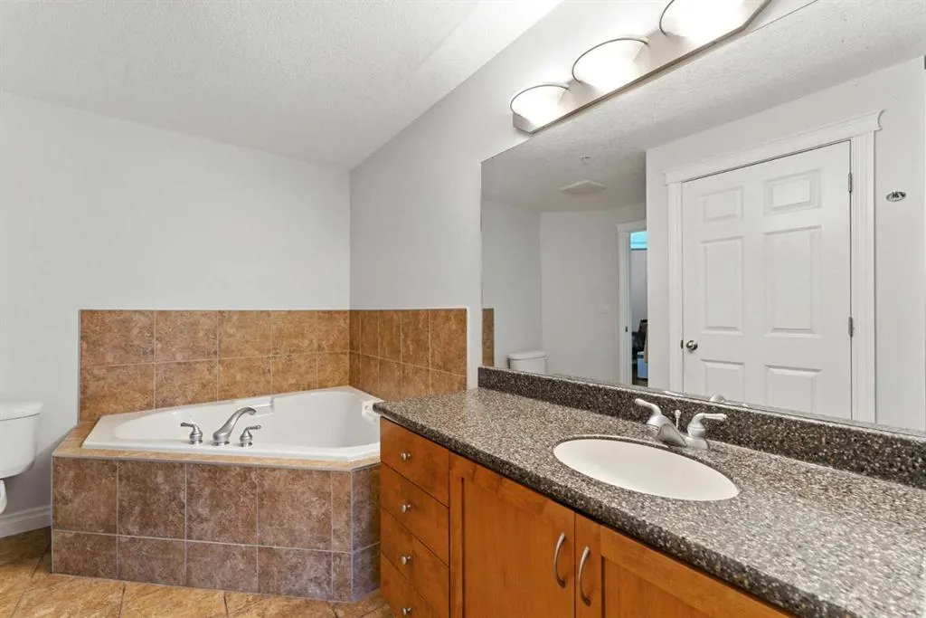 24 Hemlock Crescent SW, #3203