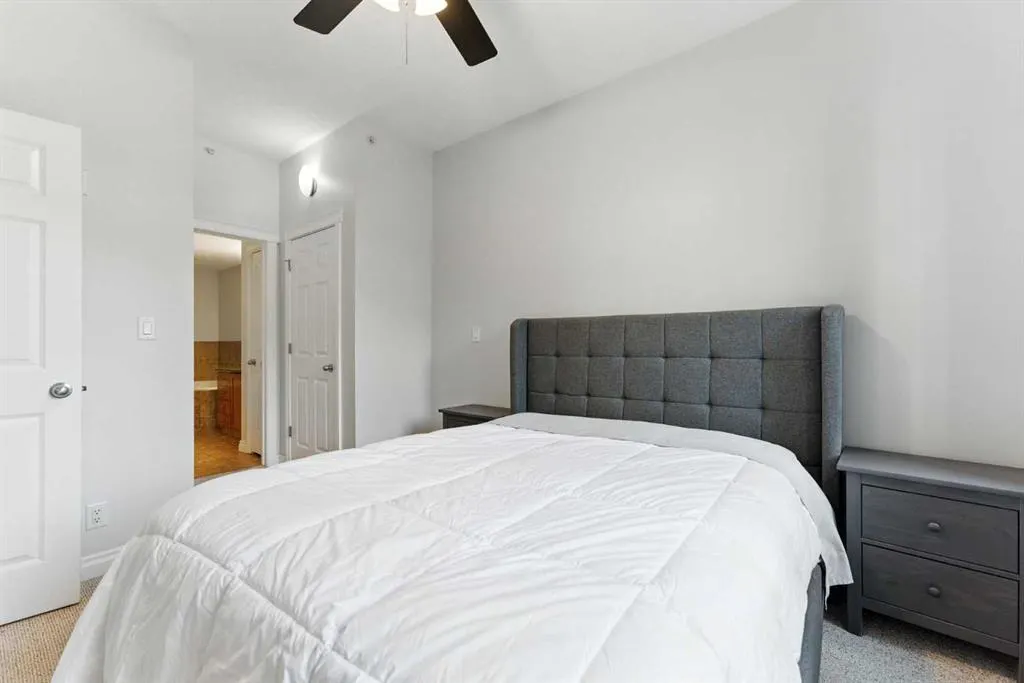 24 Hemlock Crescent SW, #3203