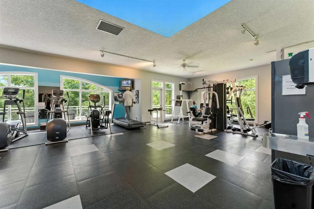 24 Hemlock Crescent SW, #3203