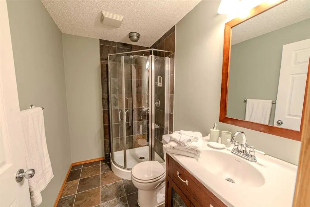 192 Somerglen Common SW