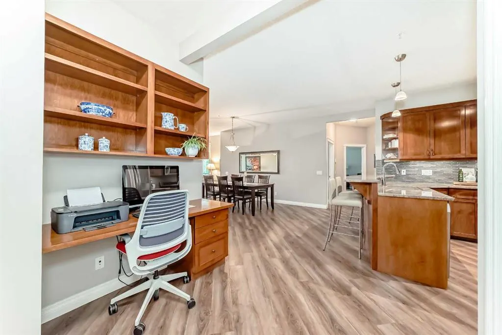 14 Hemlock Crescent SW, #7204