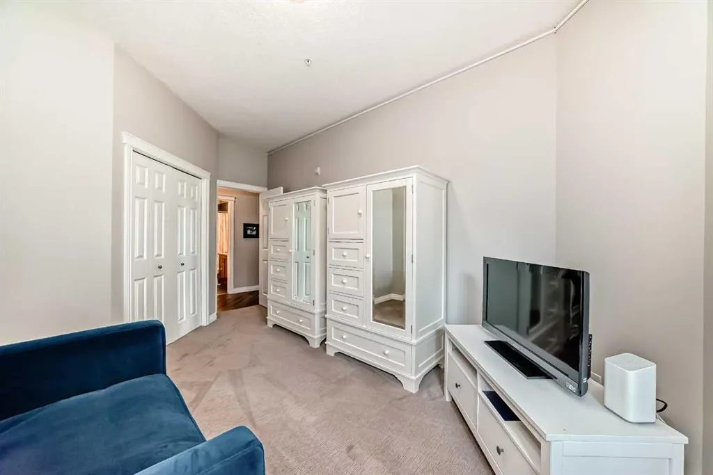 14 Hemlock Crescent SW, #7204