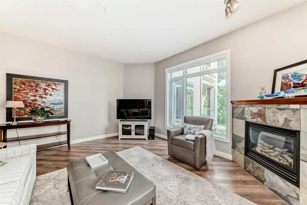 14 Hemlock Crescent SW, #7204