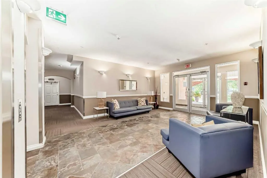 14 Hemlock Crescent SW, #7204