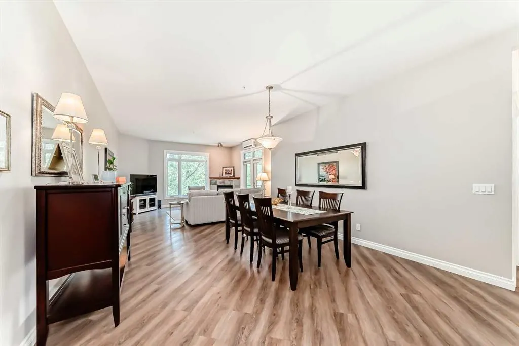 14 Hemlock Crescent SW, #7204