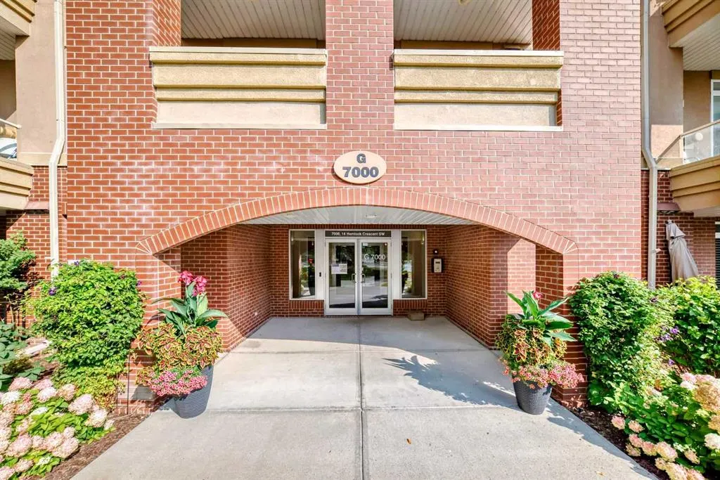 14 Hemlock Crescent SW, #7204