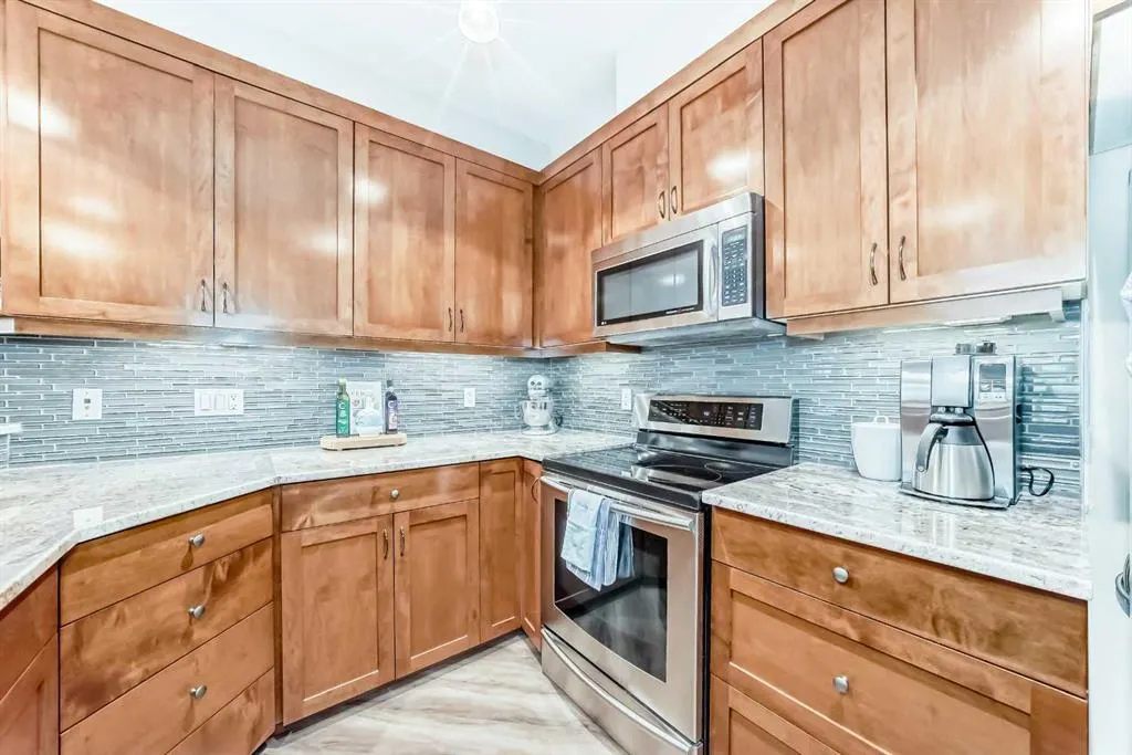 14 Hemlock Crescent SW, #7204