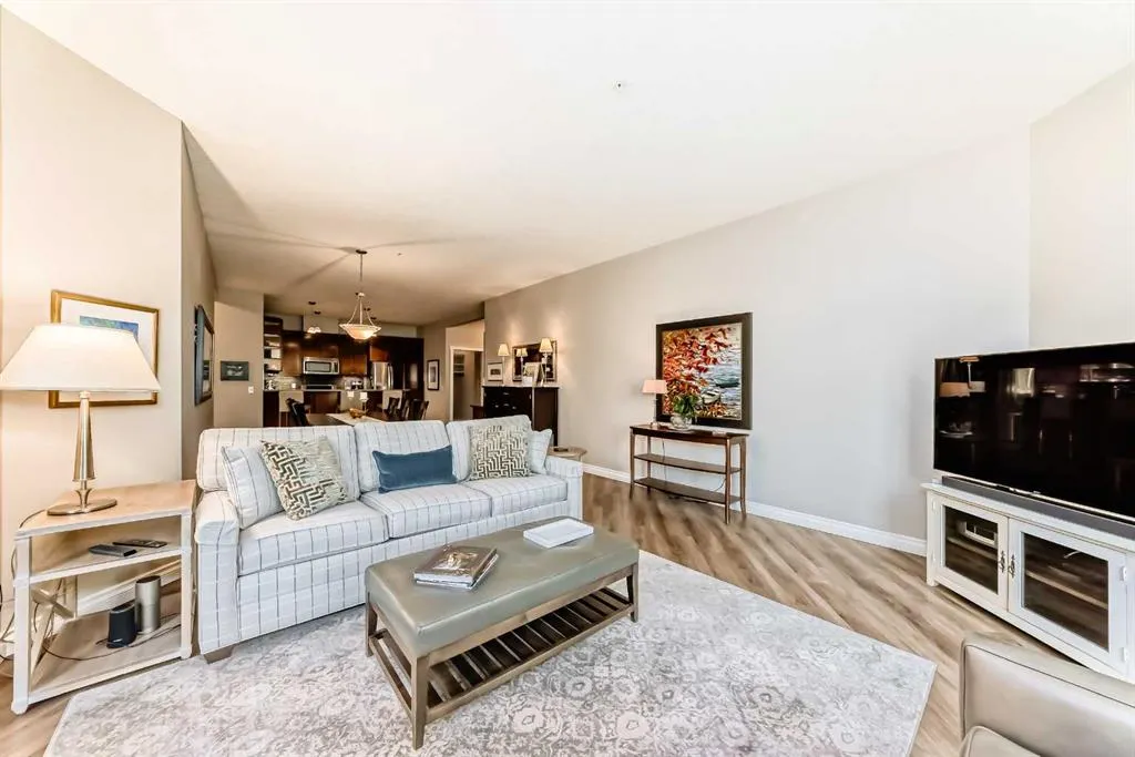 14 Hemlock Crescent SW, #7204