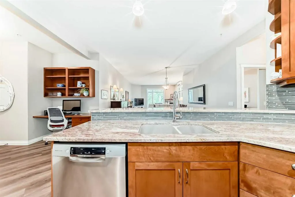 14 Hemlock Crescent SW, #7204