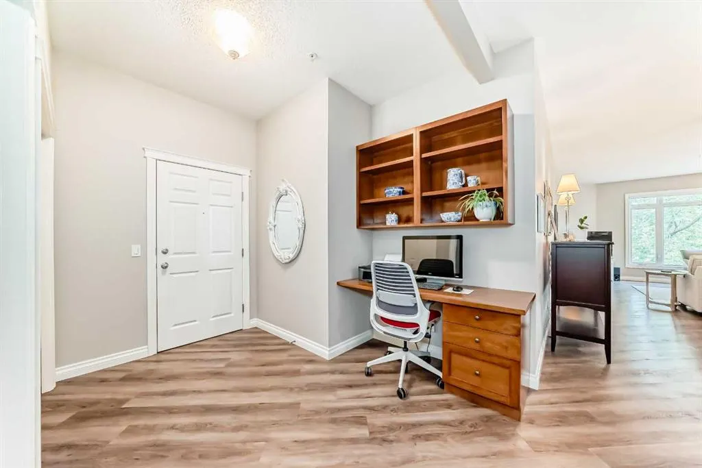 14 Hemlock Crescent SW, #7204