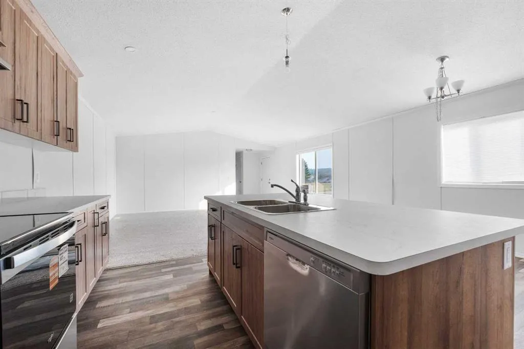 18 Shoreline Drive
