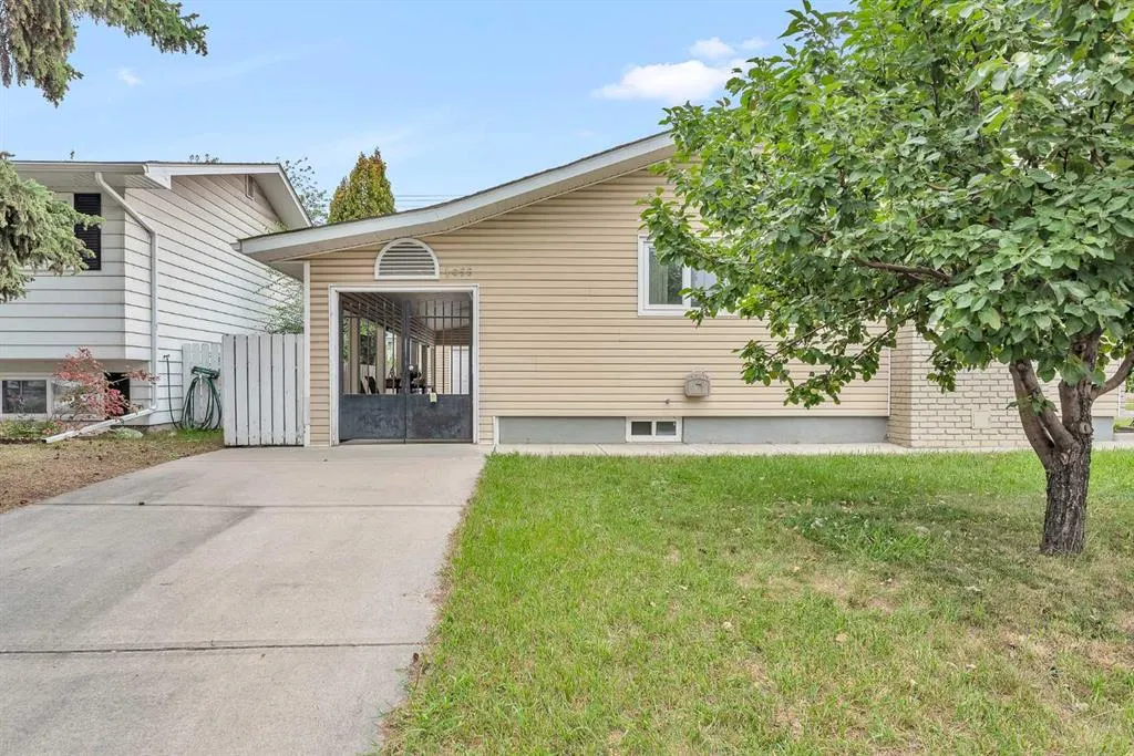1055 Acadia Drive SE