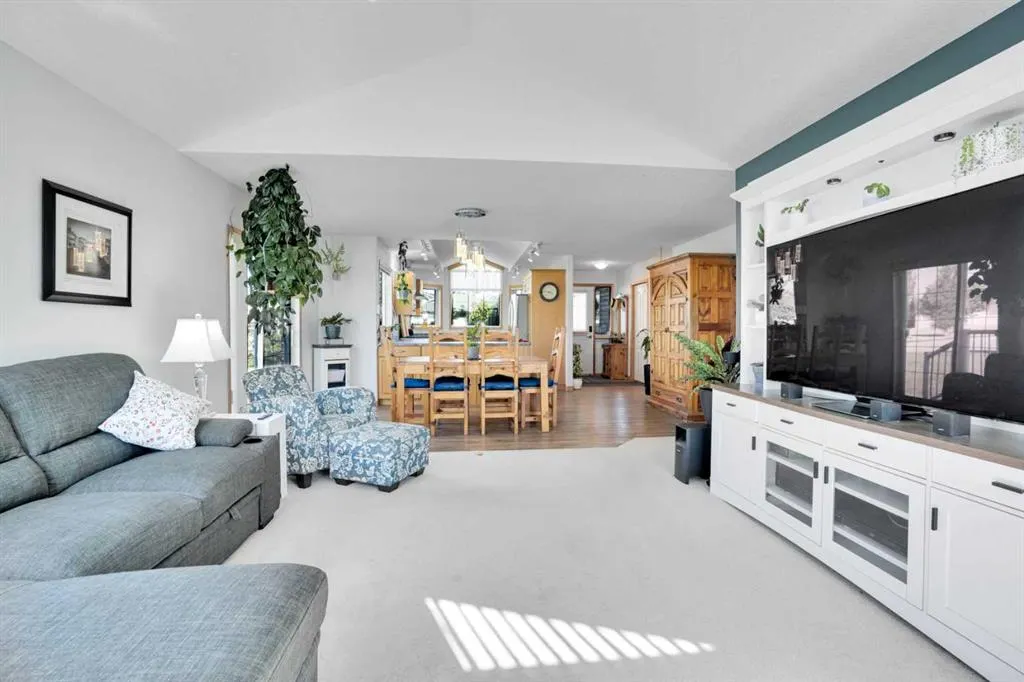 633 Advent Bay