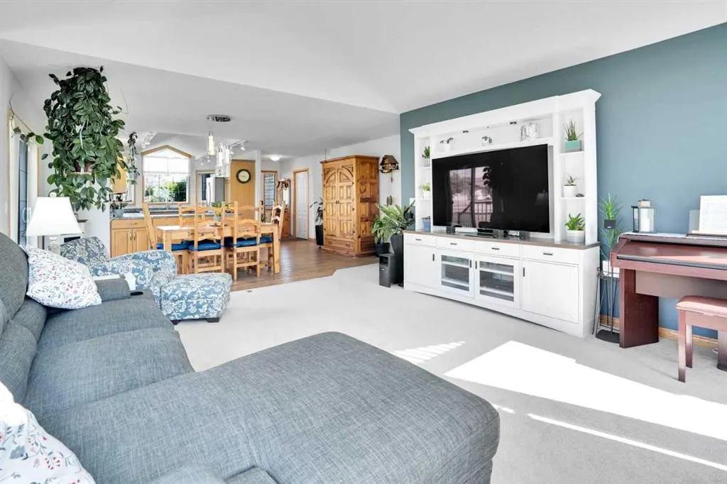 633 Advent Bay