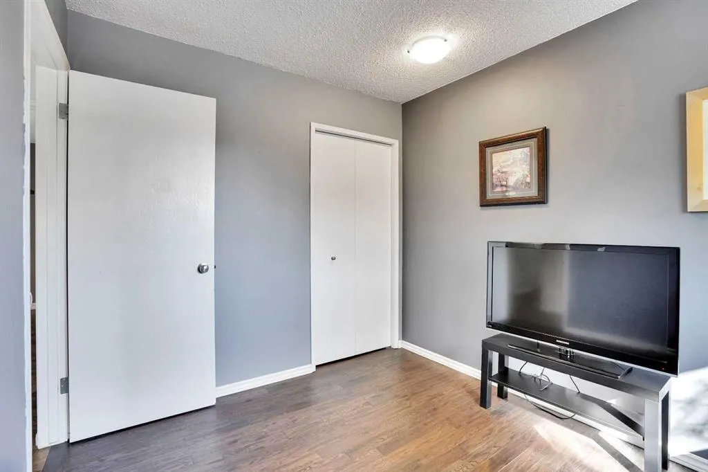 97 Alpine Crescent SE