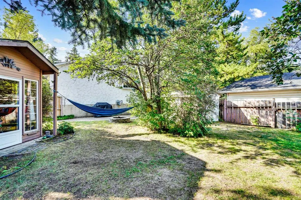 97 Alpine Crescent SE