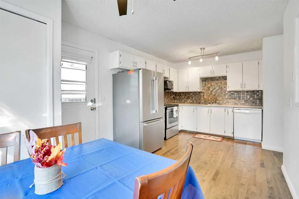 97 Alpine Crescent SE