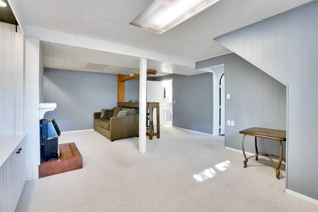 97 Alpine Crescent SE
