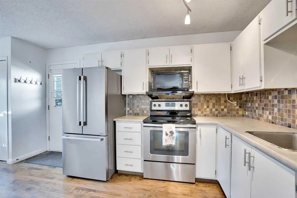 97 Alpine Crescent SE